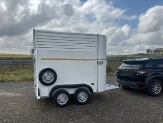 Remolque caballo 1.5 plazas