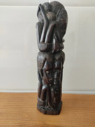 Figura de ébano tallada a mano