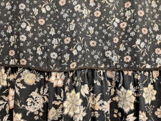 Vestido floral negro y rosa