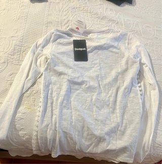 2 Camiseta Desigual 13-14 años. 1 camiseta disney