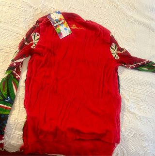2 Camiseta Desigual 13-14 años. 1 camiseta disney