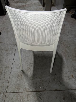 Lote 200 Sillas Blancas Plástico a 20€ cada una
