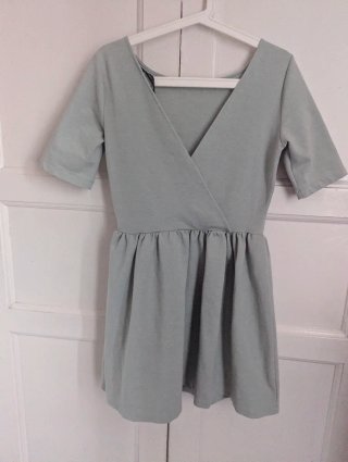 L. Vestido escote espalda gris azulado