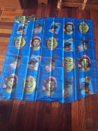 Tela Shrek, la tela es tipo chubasquero