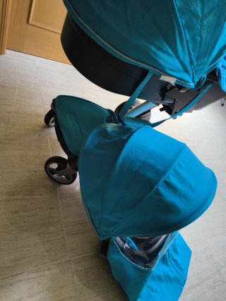 Cochecito Stokke azul con accesorios