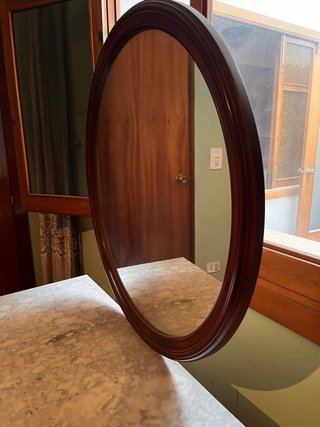 Toeletta in legno con marmo
