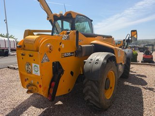 JCB 535-125 con AC y matrícula