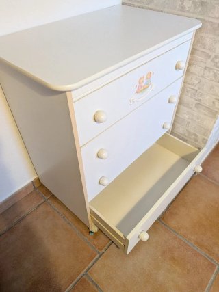 Cómoda cambiador bebé Micuna con ruedas