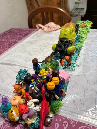 Obra de arte dinosaurio y figuras
