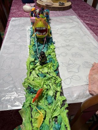 Obra de arte dinosaurio y figuras