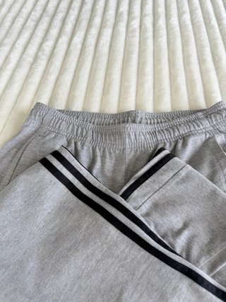 Pantalón chándal Adidas gris talla XS