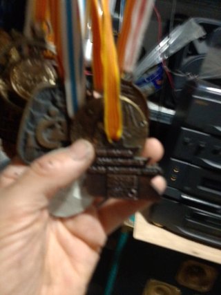 Medalla de bronce con cinta