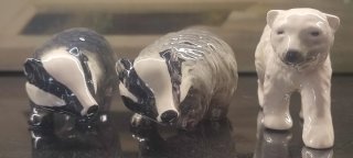 Figuras de cerámica de oso y tejones