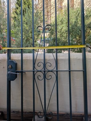 Reja de seguridad con marco y llave