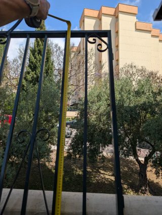 Reja de seguridad con marco y llave