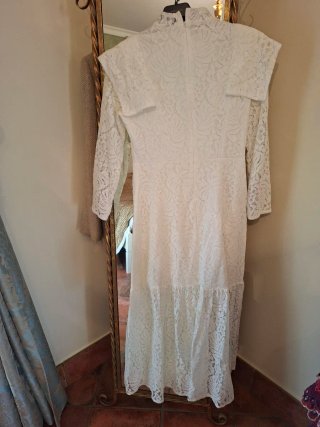 Vestido blanco encaje cuello alto