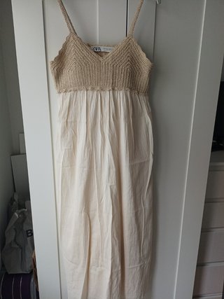 Vestido midi Zara beige crochet