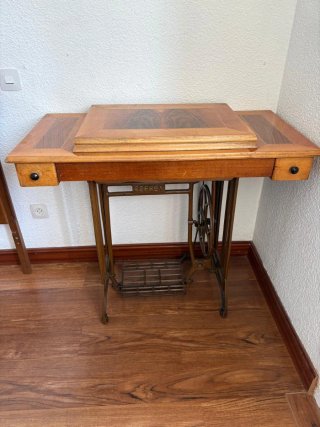 Mesa de máquina de coser Refrey