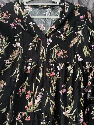 Vestido Vero Moda floral negro y rosa