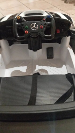 Auto elettrica per bambini AMG