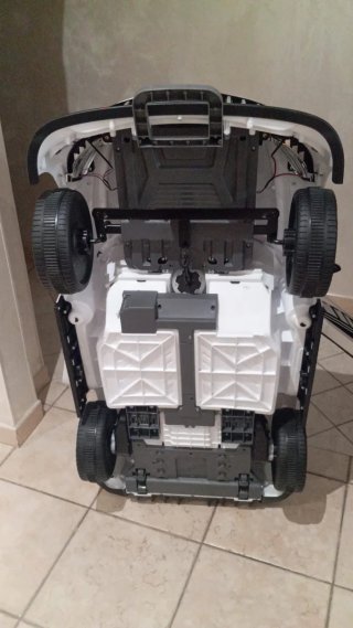 Auto elettrica per bambini AMG