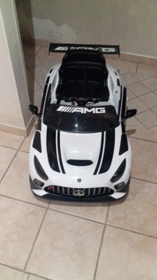 Auto elettrica per bambini AMG