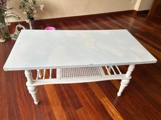 Mesa de salón para restaurar