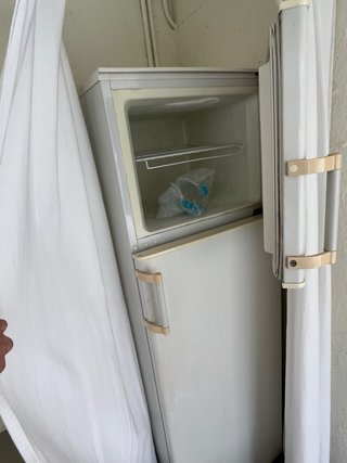 Nevera blanca con congelador