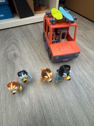 Juguete Coche Aventura con Figuras