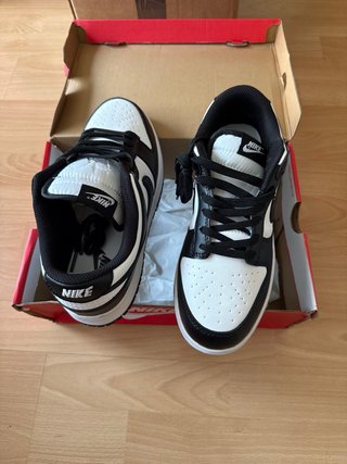 Nike Zapatillas Negras y Blancas