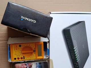 Lote Electrónica: Livebox, Garmin, Multímetro