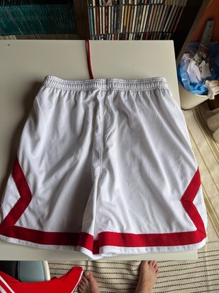 Pantalones Cortos Jordan Blancos y Rojos