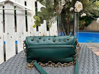 Bolso Zara verde con tachuelas doradas