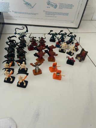 HeroQuest MB Clásico con Figuras y Cartas original