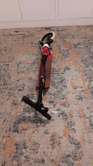 Patinete Rojo Plegable comprado en decathlon