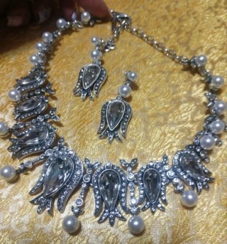 Conjunto Collar y Pendientes Óscar de la Renta