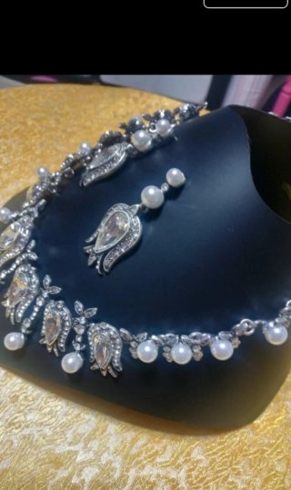 Conjunto Collar y Pendientes Óscar de la Renta