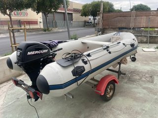 Barca semirrigida  350 con remolque y motor