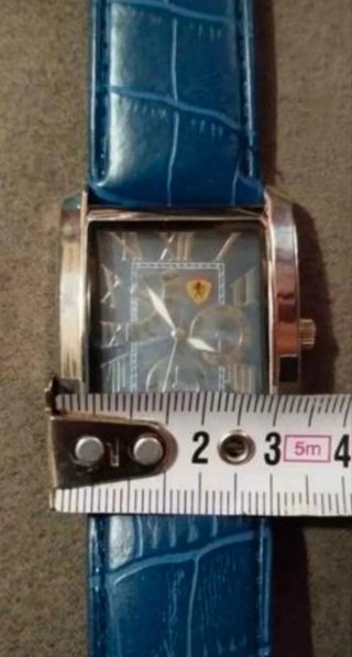 Orologio da uomo con design senza tempo