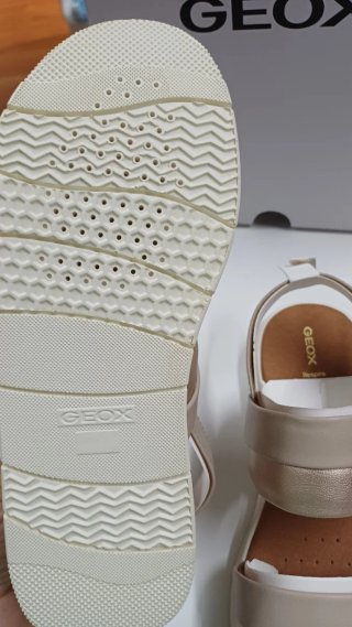 Sandalias Geox Beige y Dorado Talla 36