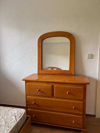 Conjunto habitación madera antiguo