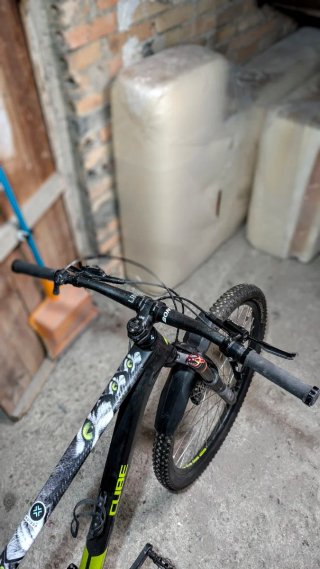 Bicicleta Cube 29 XL Negra