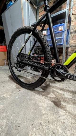 Bicicleta Cube 29 XL Negra