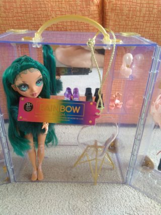 Armario Rainbow High con Muñeca y Accesorios
