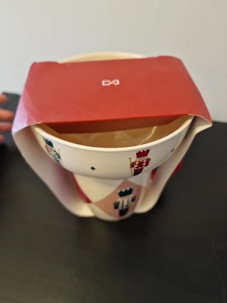 Tazas de cerámica con diseño de cascanueces