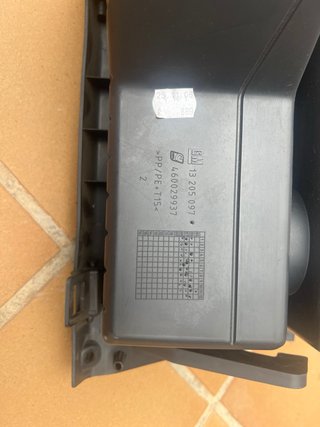 Guantera Opel Corsa Negra