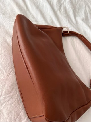 Bolso de piel marrón de hombro
