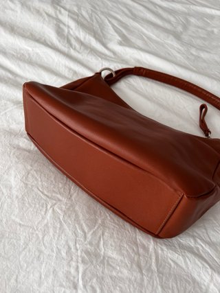 Bolso de piel marrón de hombro