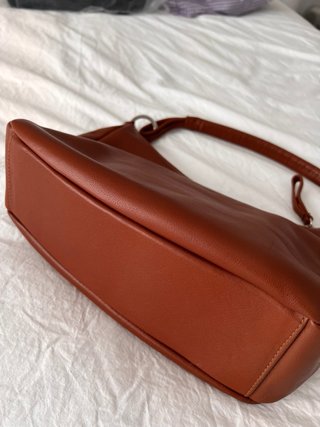 Bolso de piel marrón de hombro