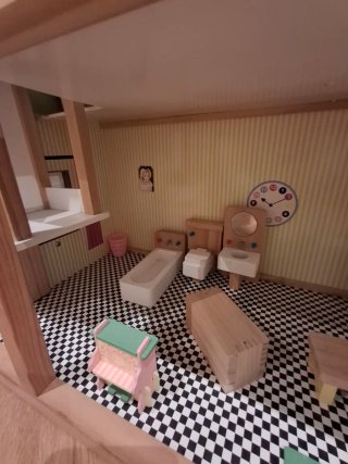 Casita de muñecas de madera, con complementos